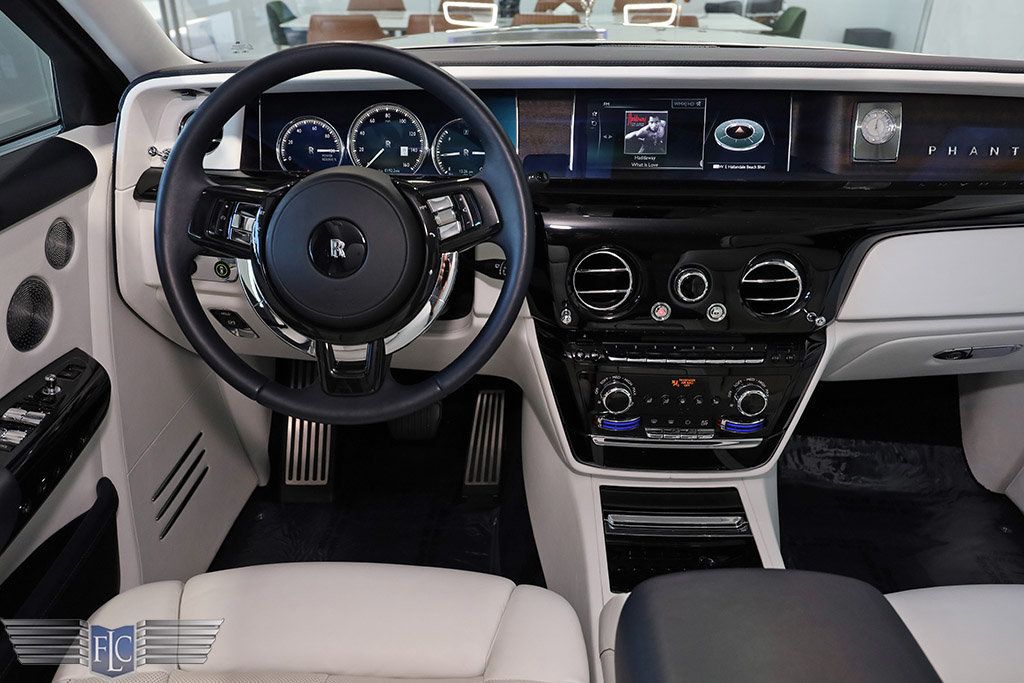 2019 Rolls-Royce Phantom Extended Wheelbase Sedan - 22617002 - 32