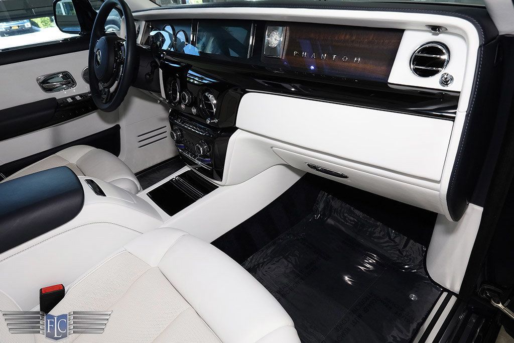 2019 Rolls-Royce Phantom Extended Wheelbase Sedan - 22617002 - 34