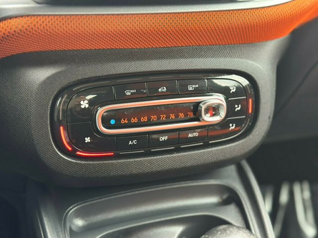 2019 smart EQ fortwo passion coupe - 22956028 - 29