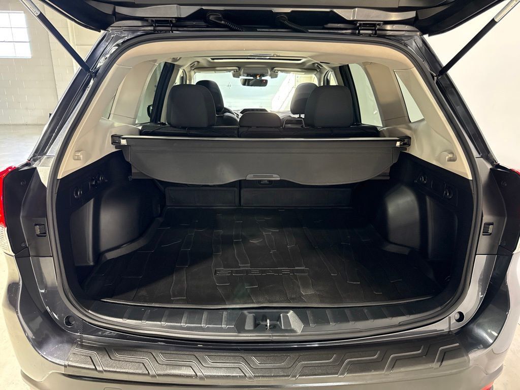 2019 Subaru Forester 2.5i Premium - 23075878 - 22