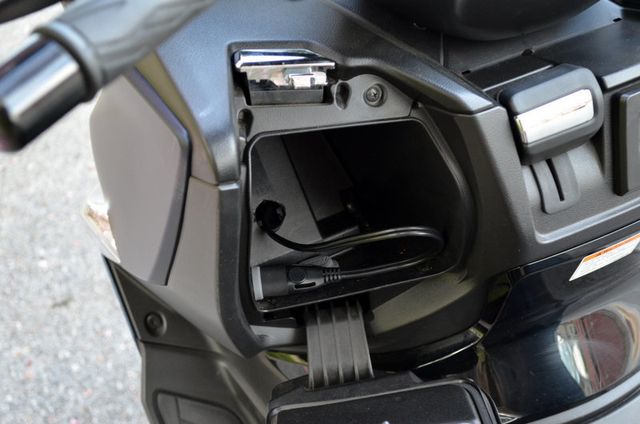 2019 Suzuki Burgman 400 GREAT FUEL ECONOMY - 23014350 - 20