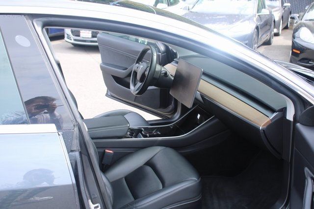 2019 Tesla Model 3 Long Range photo 21