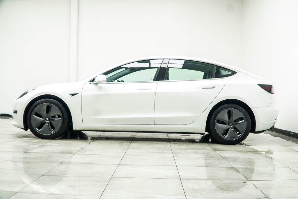 Tesla Model 3 photo 10