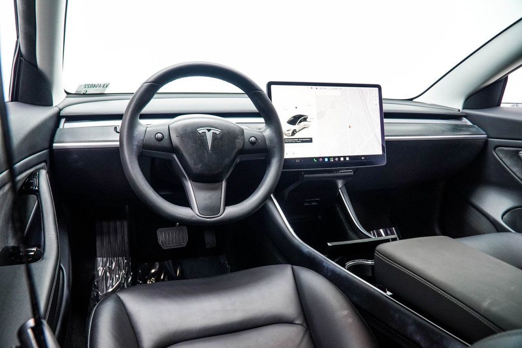 Tesla Model 3 photo 16
