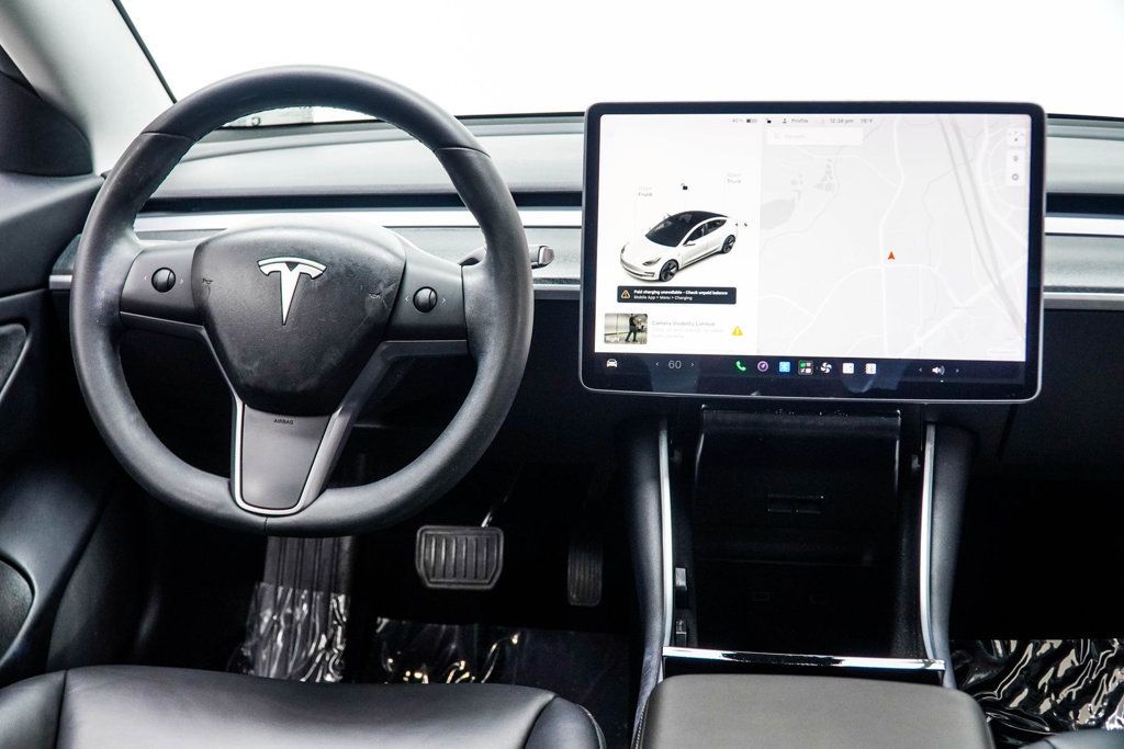 Tesla Model 3 photo 17