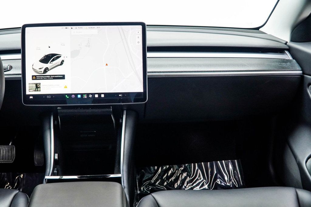 Tesla Model 3 photo 18