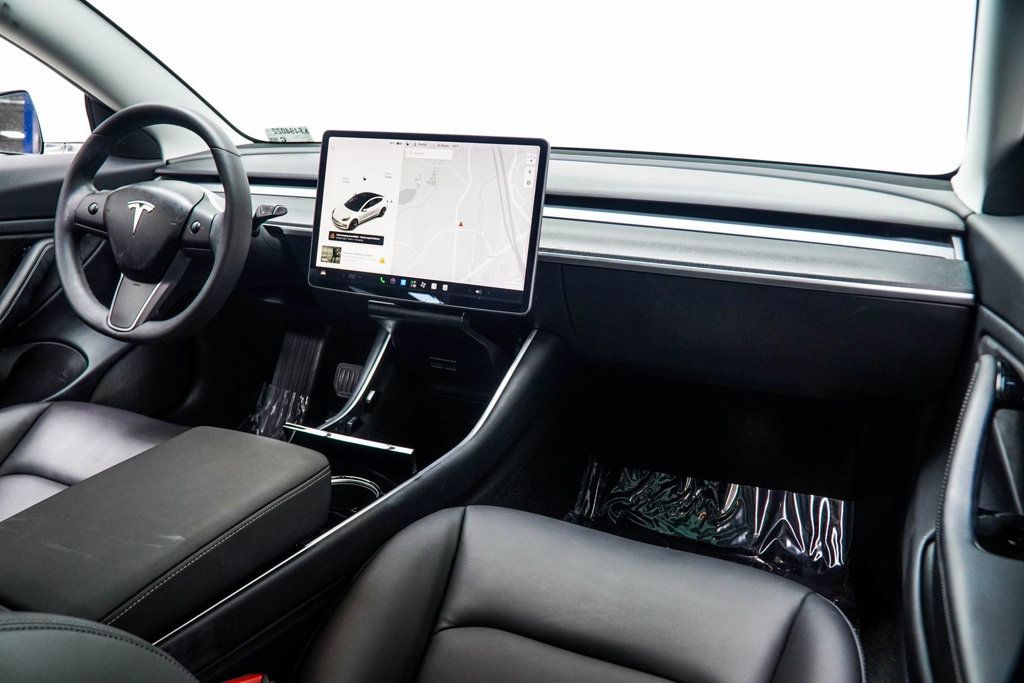 Tesla Model 3 photo 19
