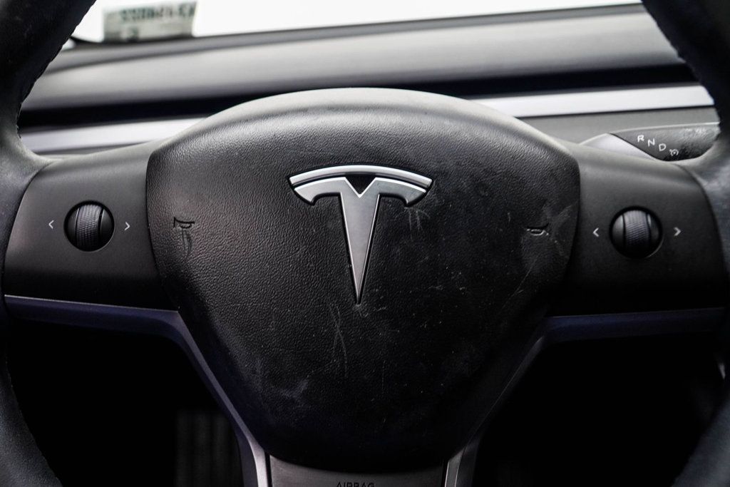 Tesla Model 3 photo 27