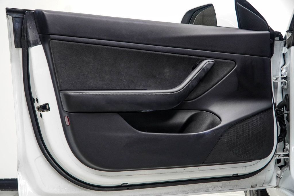 Tesla Model 3 photo 28