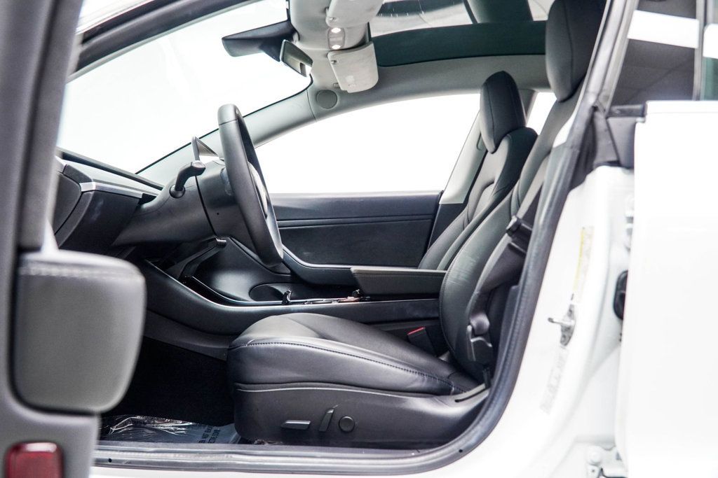 Tesla Model 3 photo 31