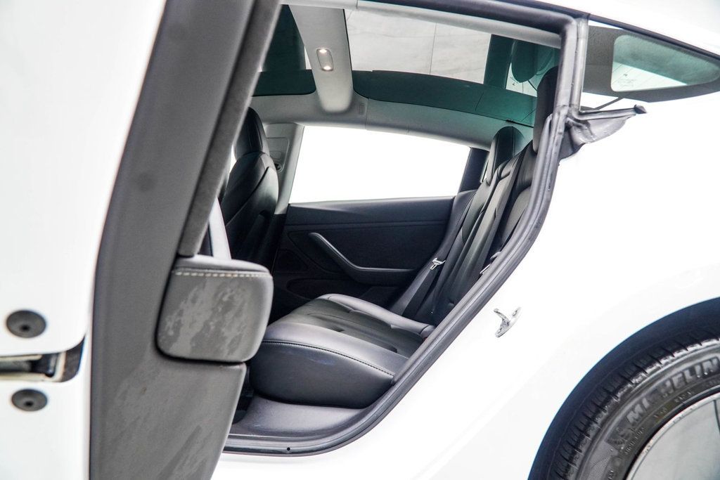 Tesla Model 3 photo 32