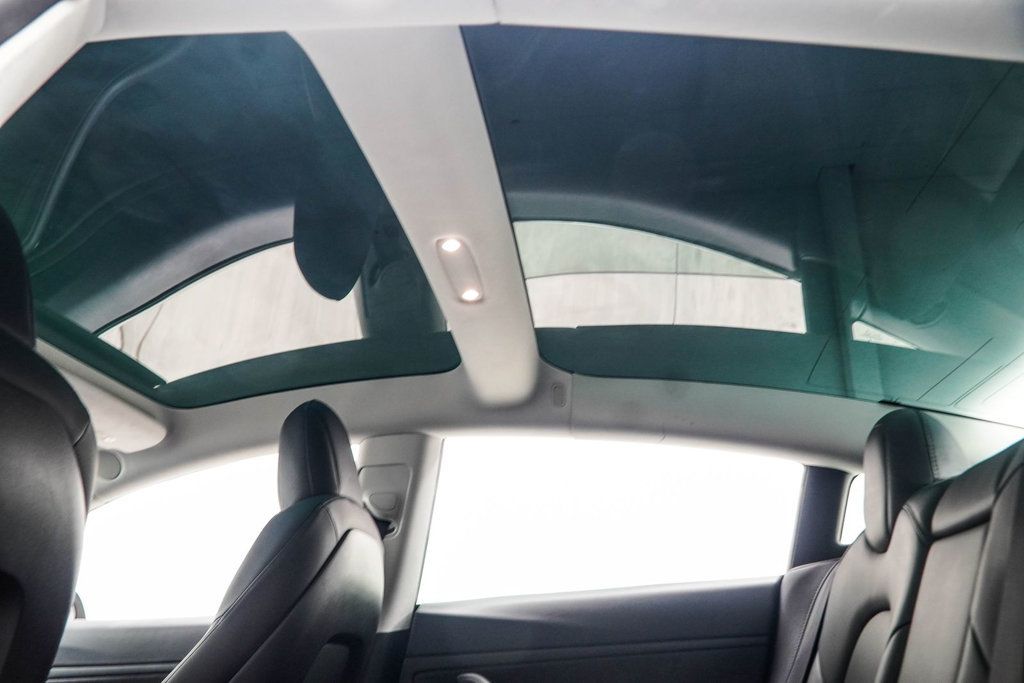 Tesla Model 3 photo 35