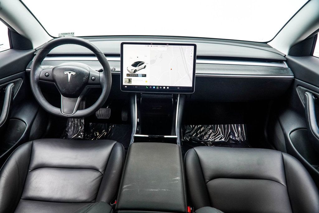 Tesla Model 3 photo 5