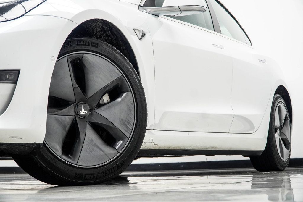 Tesla Model 3 photo 6
