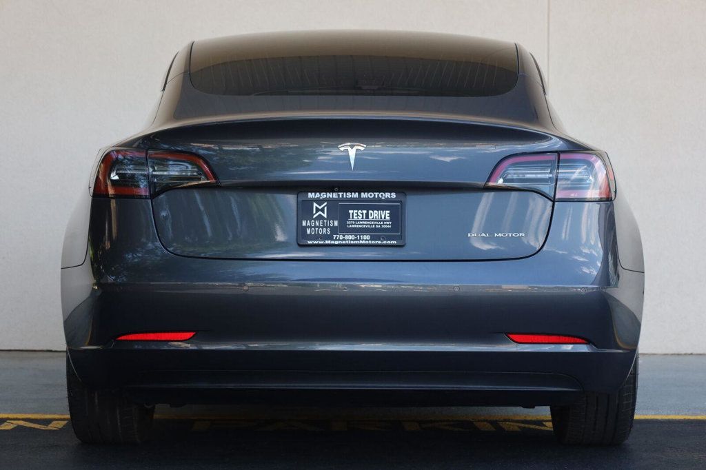 Tesla Model 3 photo 10