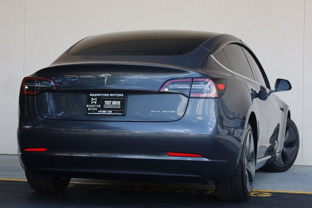 Tesla Model 3 photo 11