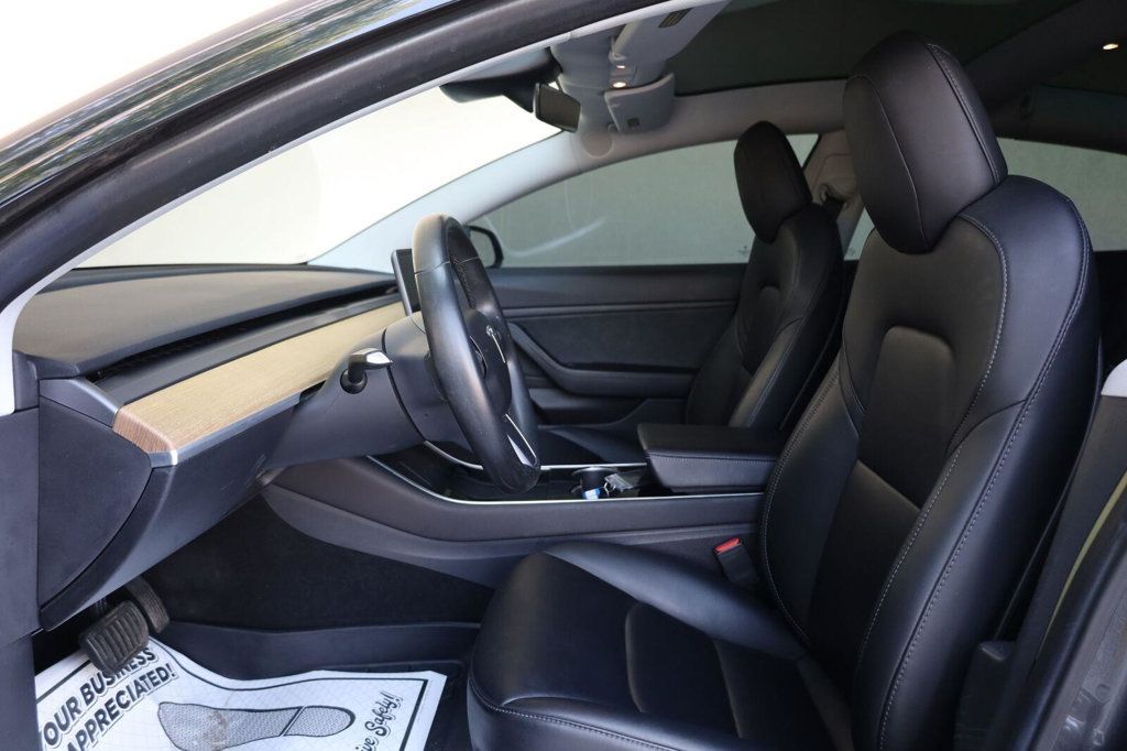 Tesla Model 3 photo 17