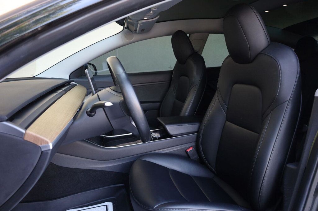 Tesla Model 3 photo 18