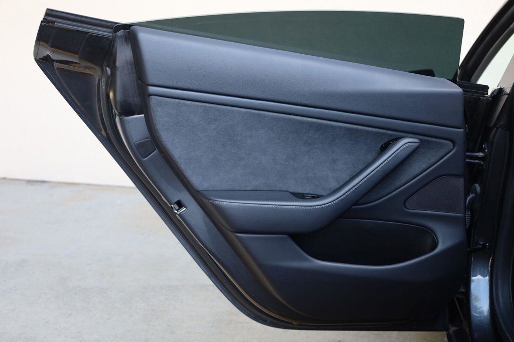 Tesla Model 3 photo 19