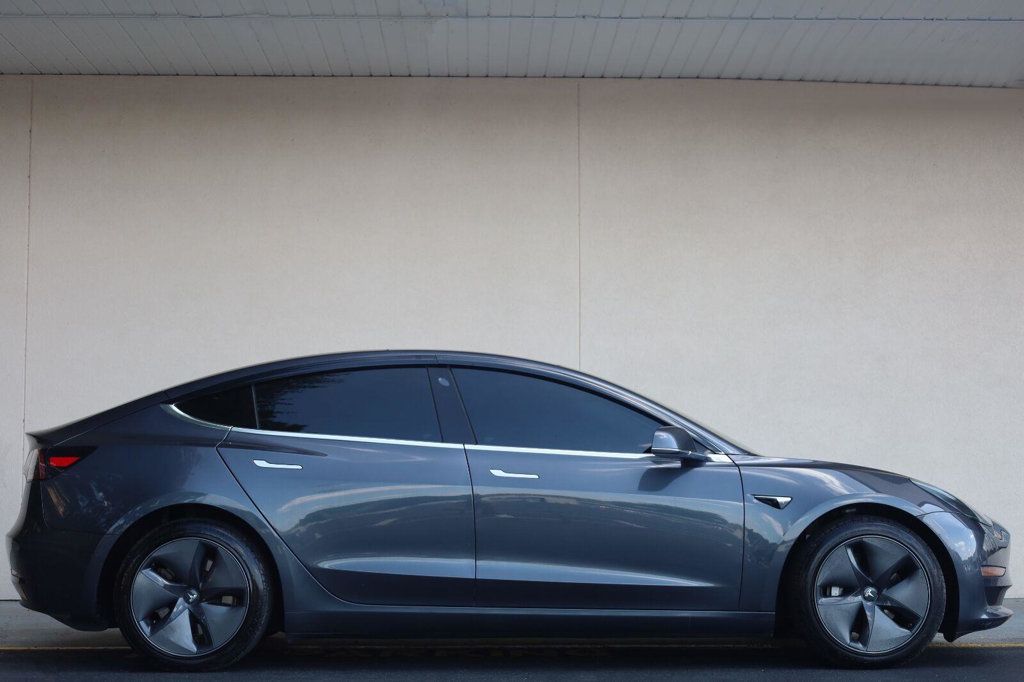 Tesla Model 3 photo 2