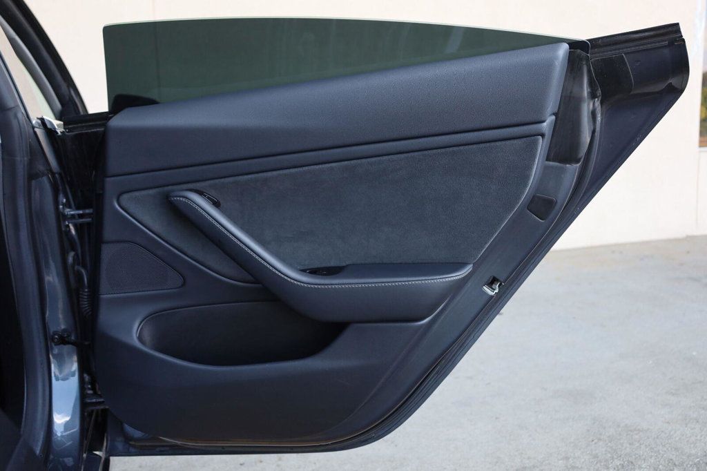 Tesla Model 3 photo 22