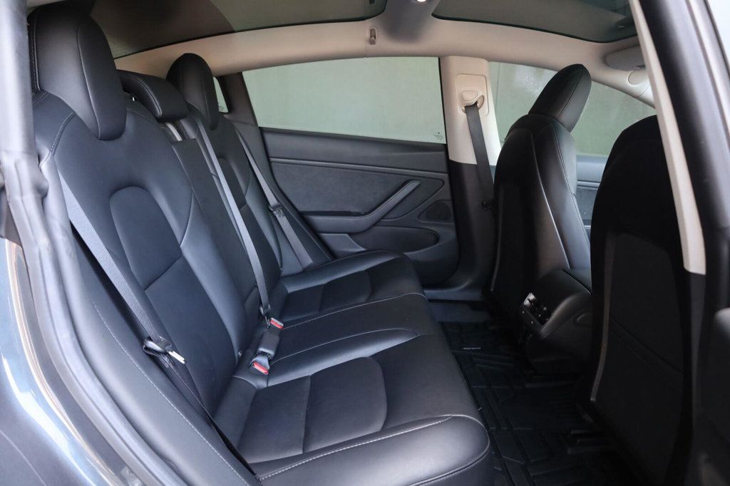 Tesla Model 3 photo 23