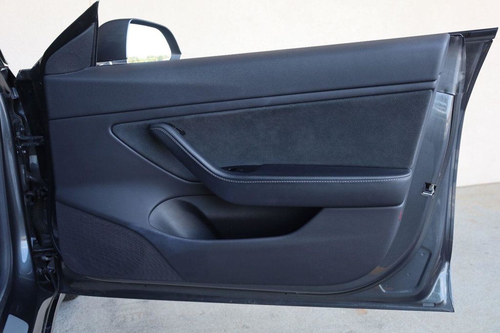 Tesla Model 3 photo 25