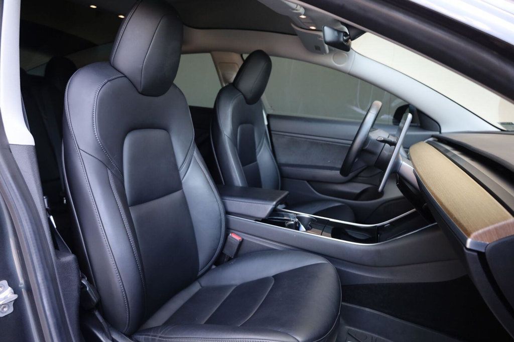 Tesla Model 3 photo 27