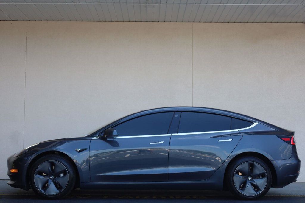Tesla Model 3 photo 3