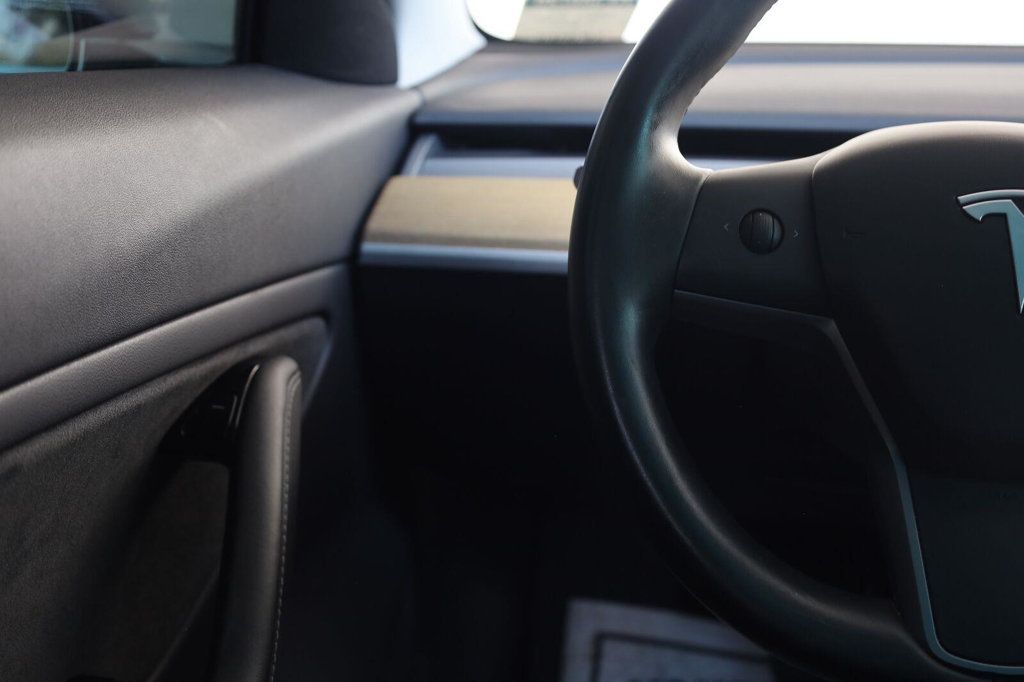 Tesla Model 3 photo 31