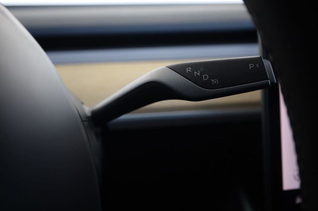 Tesla Model 3 photo 34