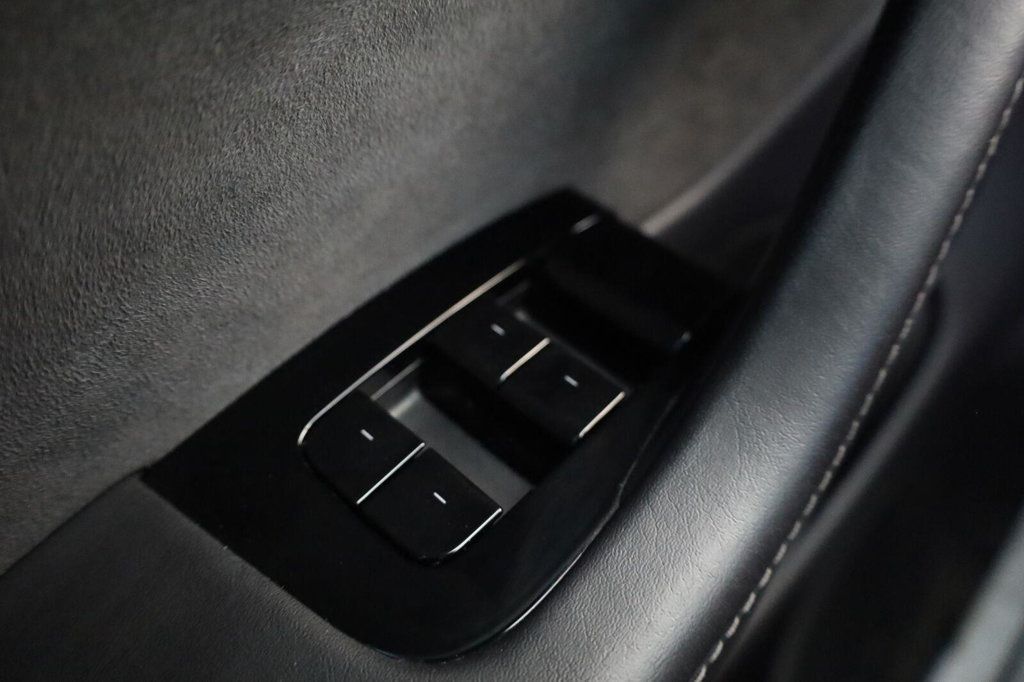 Tesla Model 3 photo 35