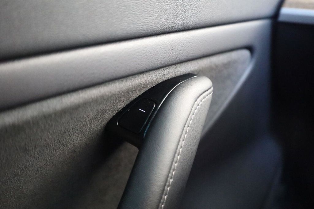 Tesla Model 3 photo 36