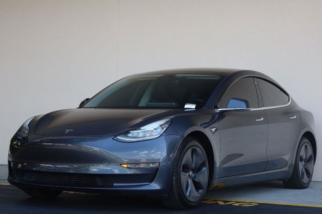 Tesla Model 3 photo 7