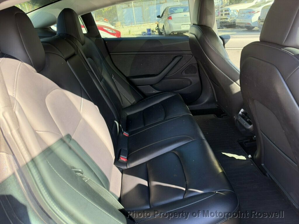 Tesla Model 3 photo 12