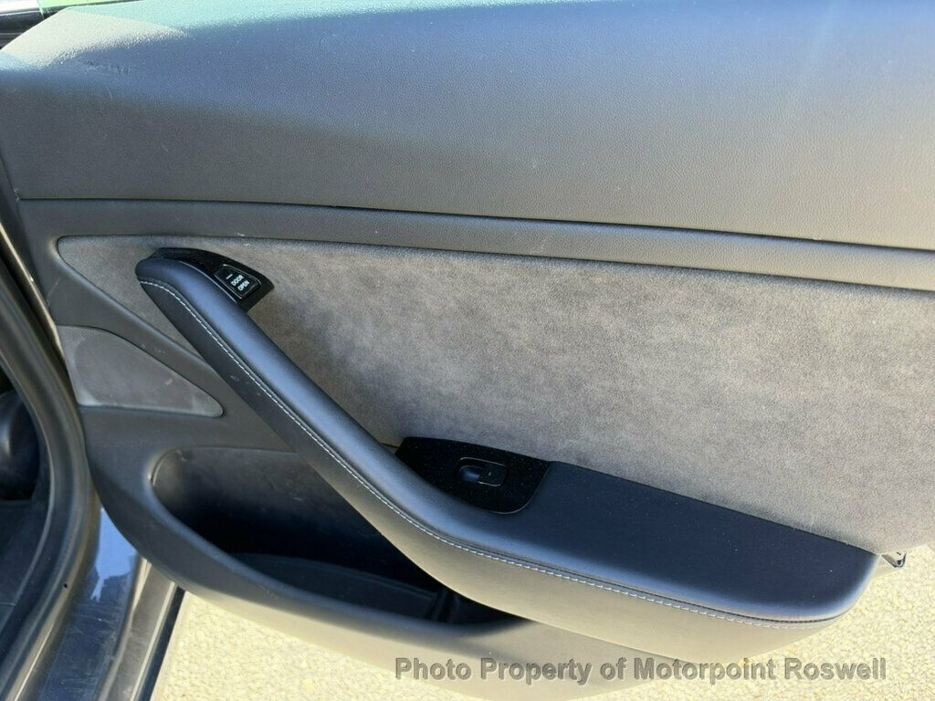 Tesla Model 3 photo 18