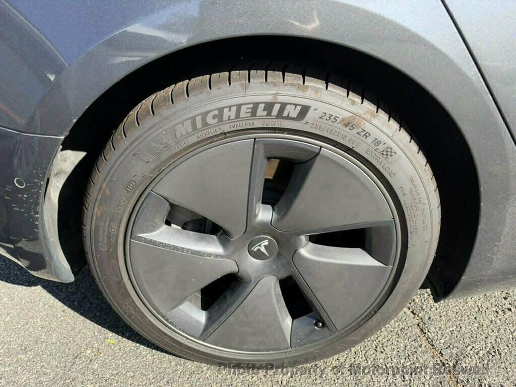 Tesla Model 3 photo 19