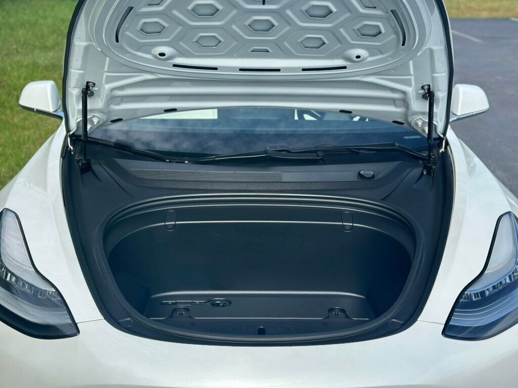 2019 Tesla Model 3 Performance photo 12