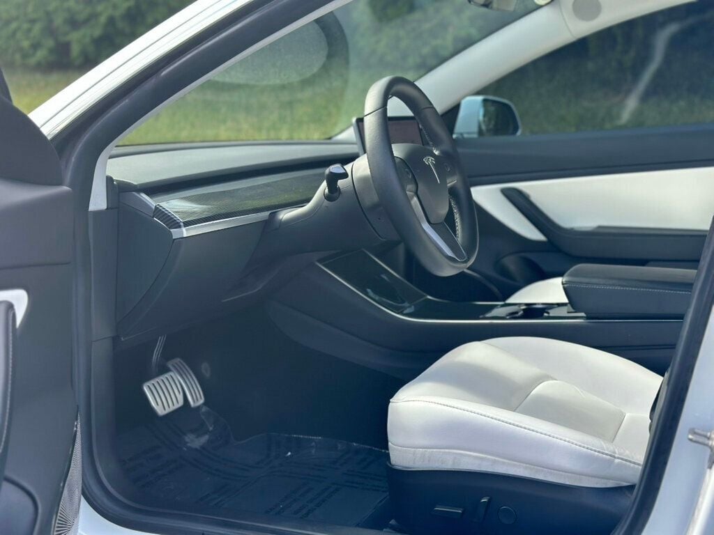 2019 Tesla Model 3 Performance photo 13