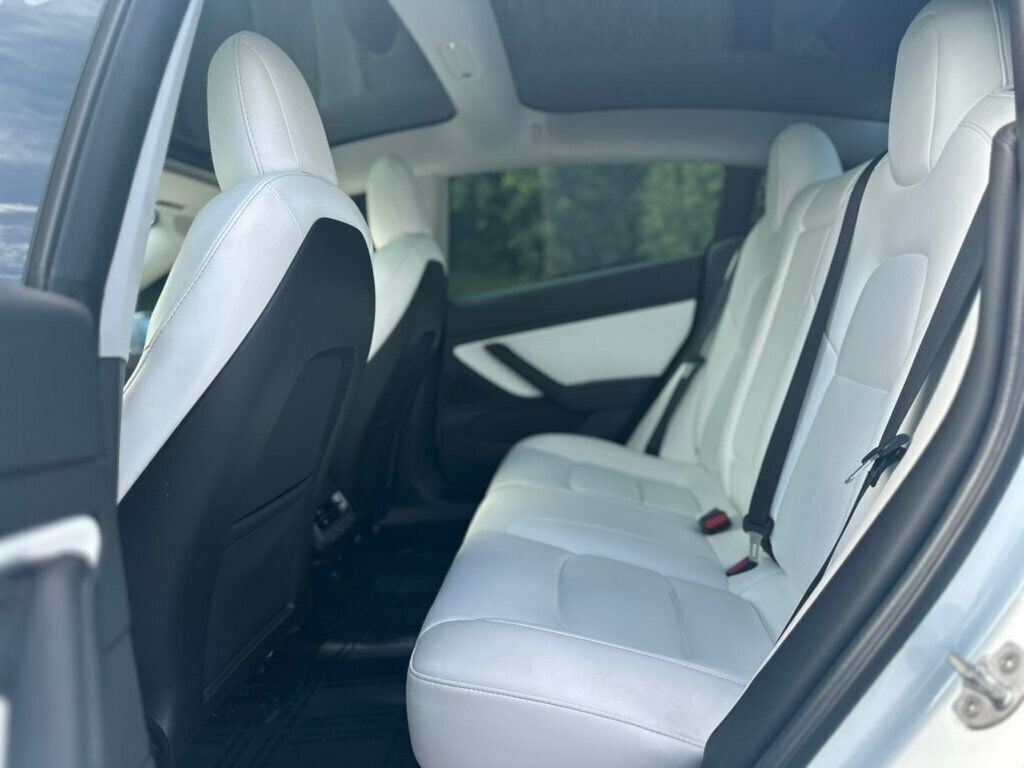 2019 Tesla Model 3 Performance photo 18