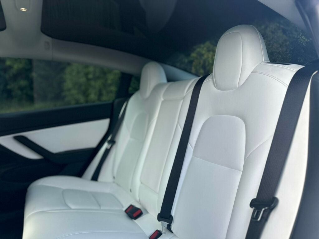 2019 Tesla Model 3 Performance photo 19