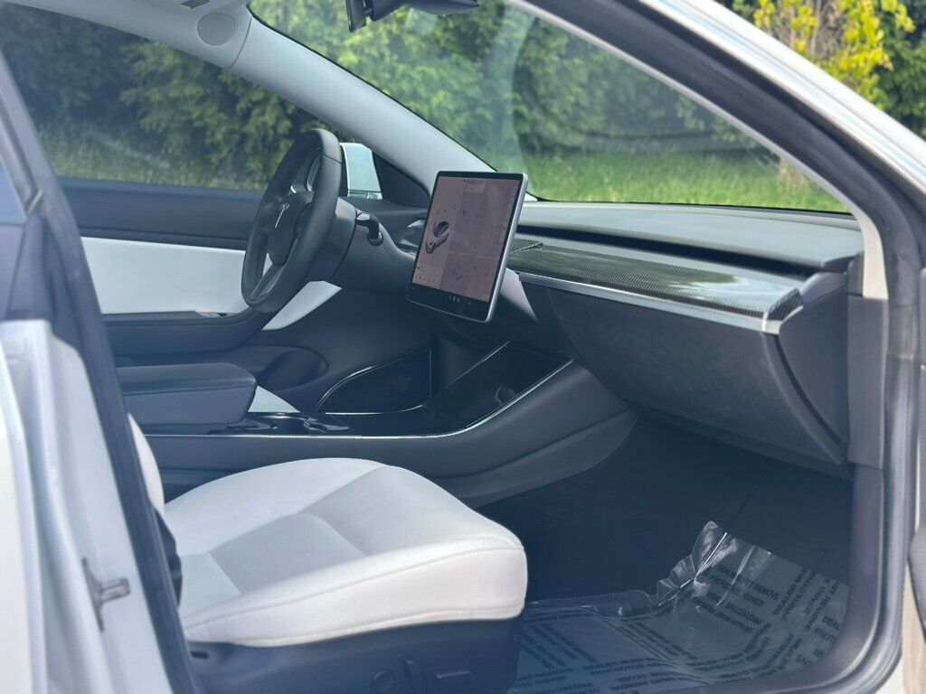 2019 Tesla Model 3 Performance photo 24