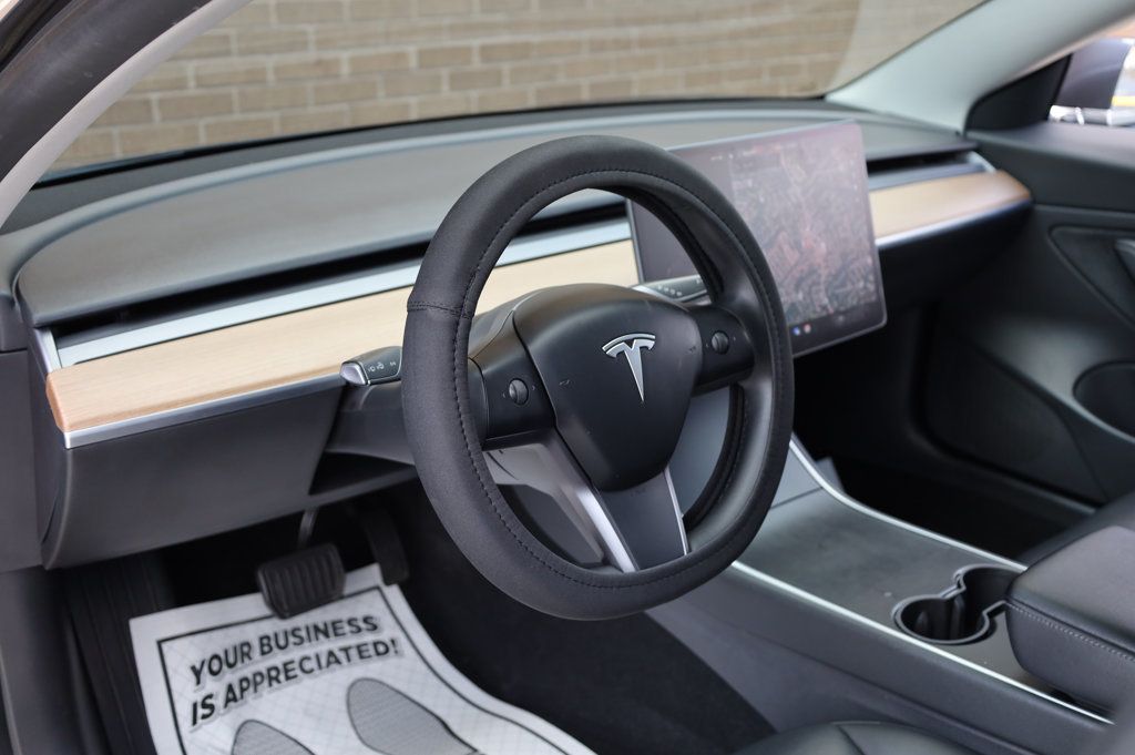 2019 Tesla Model 3 Standard Range Plus photo 18