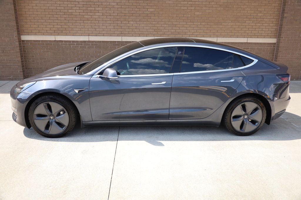 2019 Tesla Model 3 Standard Range Plus photo 2