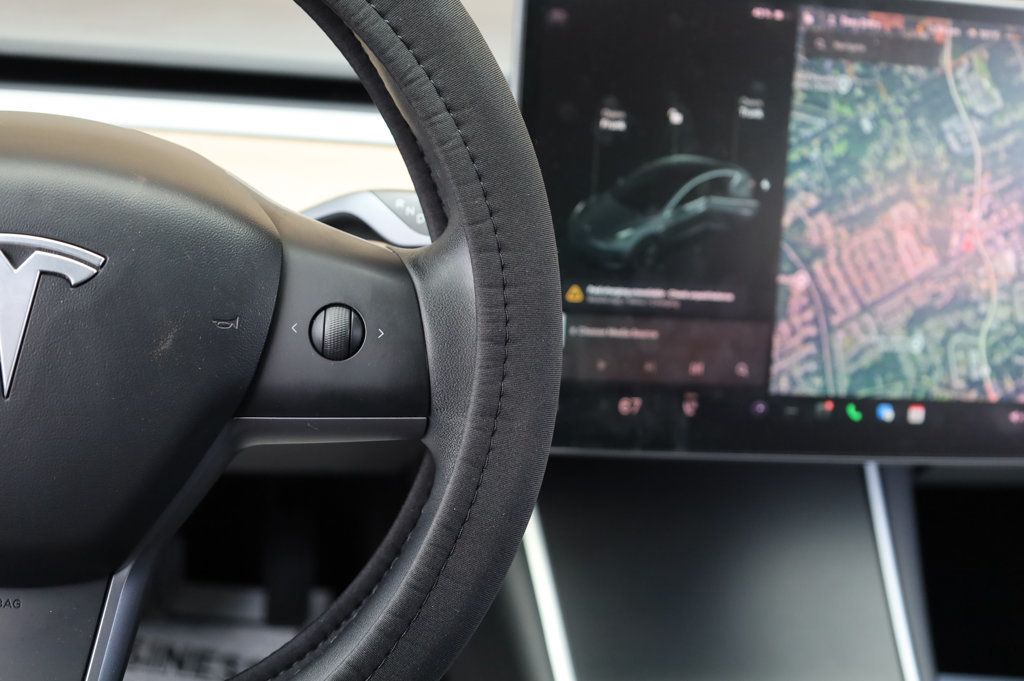 2019 Tesla Model 3 Standard Range Plus photo 28
