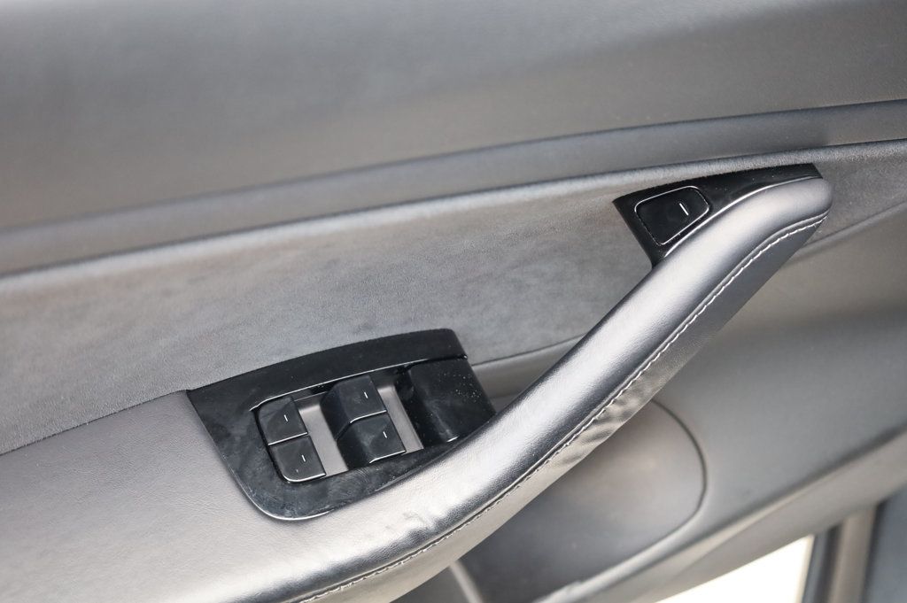 2019 Tesla Model 3 Standard Range Plus photo 30