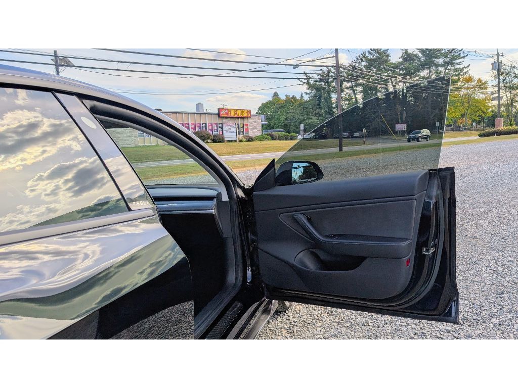2019 Tesla Model 3 Standard Range Plus photo 9