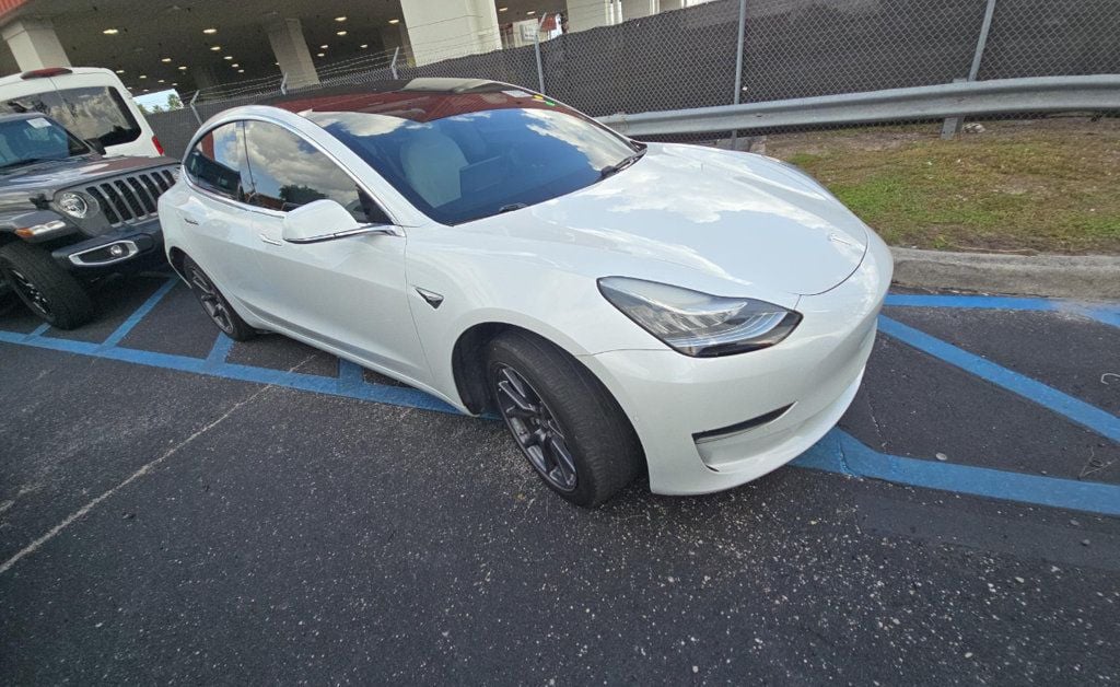 2019 Tesla Model 3 Standard Range Plus photo 2