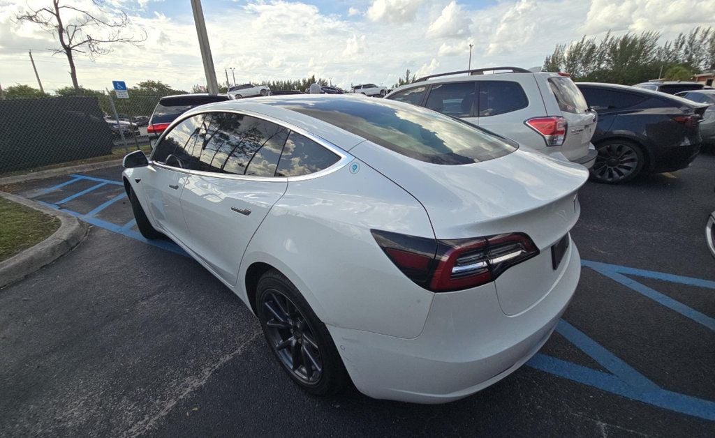 2019 Tesla Model 3 Standard Range Plus photo 4