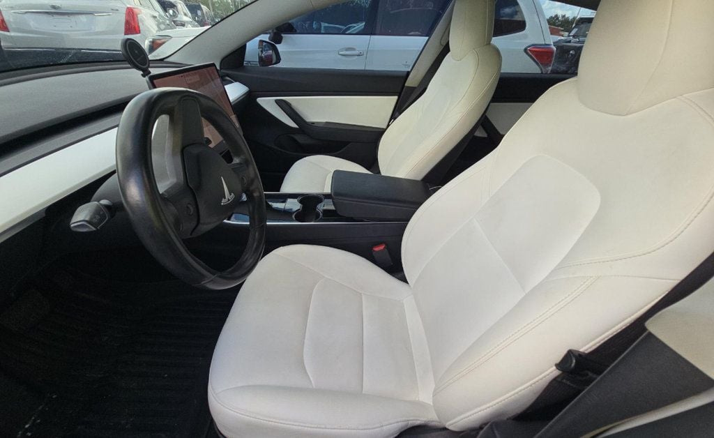 2019 Tesla Model 3 Standard Range Plus photo 5